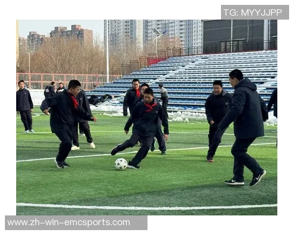足球群星照展现球场传奇与青春梦想的璀璨瞬间 足球群星照展现球场传奇与青春梦想的璀璨瞬间