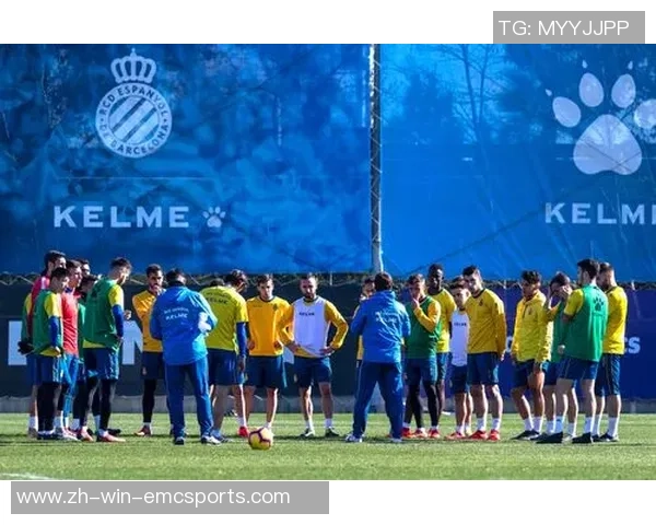 足球公开训练活动精彩纷呈球迷互动体验尽在其中